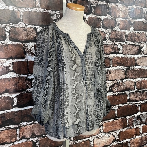 Joie Blouse Women's M Medium Grey Snakeskin Sheer Buttons Shirt Collar Top - Picture 8 of 13